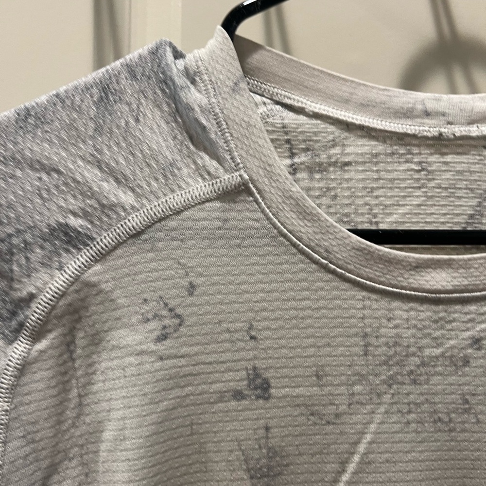 Lululemon white and gray camo “Metal Vent Tech” long-sleeved t-shirt, Medium